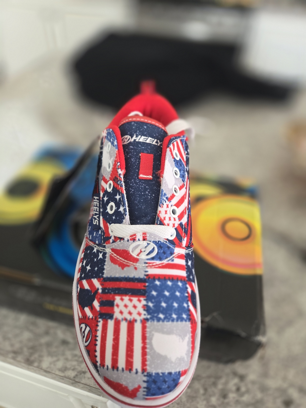 New Heelys Americana Red, White & Blue Patchwork Skate Shoes W/ Rollers Sz W9 M8